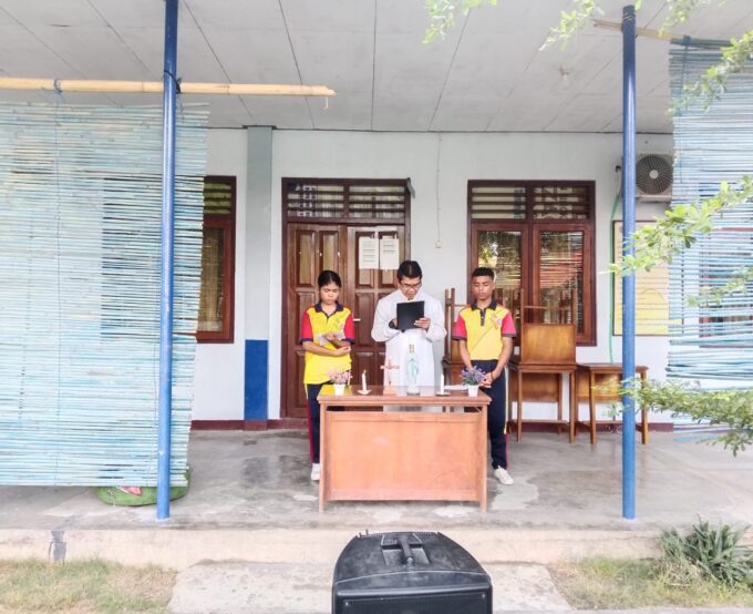 SMK Gonzaga Mbay Gelar Ibadat Penutupan Bulan Rosario dengan Tema Generasi Muda Berjalan Bersama Bunda Maria dalam Ziarah Pengharapan Menuju Indonesia Emas