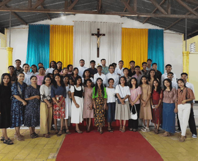 Pelayanan Liturgi SMK Gonzaga Mbay di Gereja Stela Maris Danga