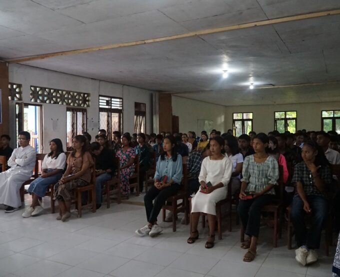 Satu Keluarga dalam Cahaya: SMK Gonzaga Mbay Rayakan Natal dan Tahun Baru Bersama